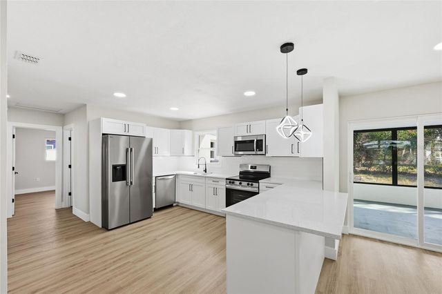 5550 5TH WAY S, St Petersburg, FL 33705