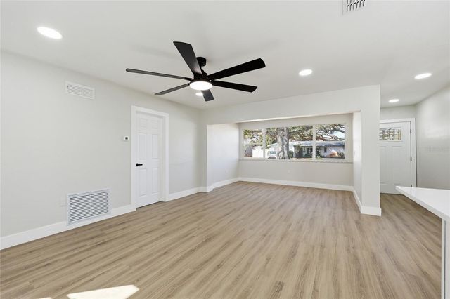 5550 5TH WAY S, St Petersburg, FL 33705