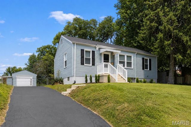 10509 Saint Henry Lane, St Ann, MO 63074