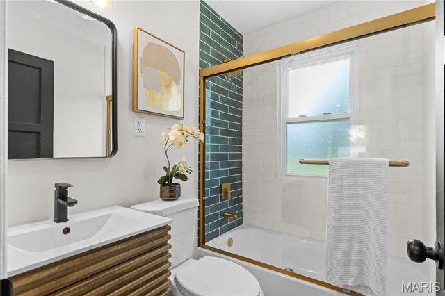10509 Saint Henry Lane, St Ann, MO 63074
