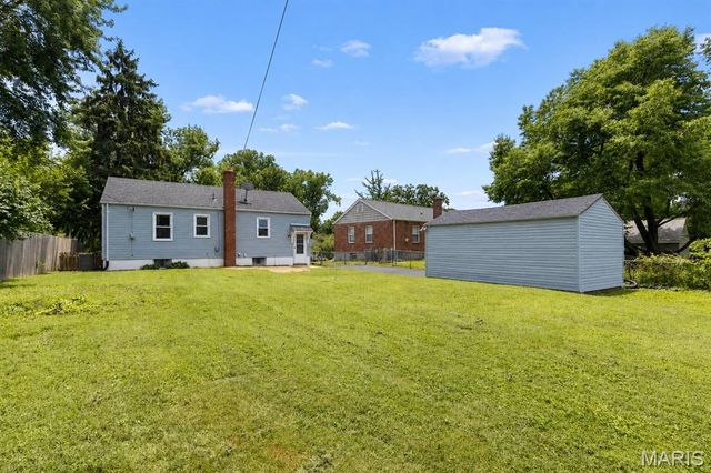 10509 Saint Henry Lane, St Ann, MO 63074