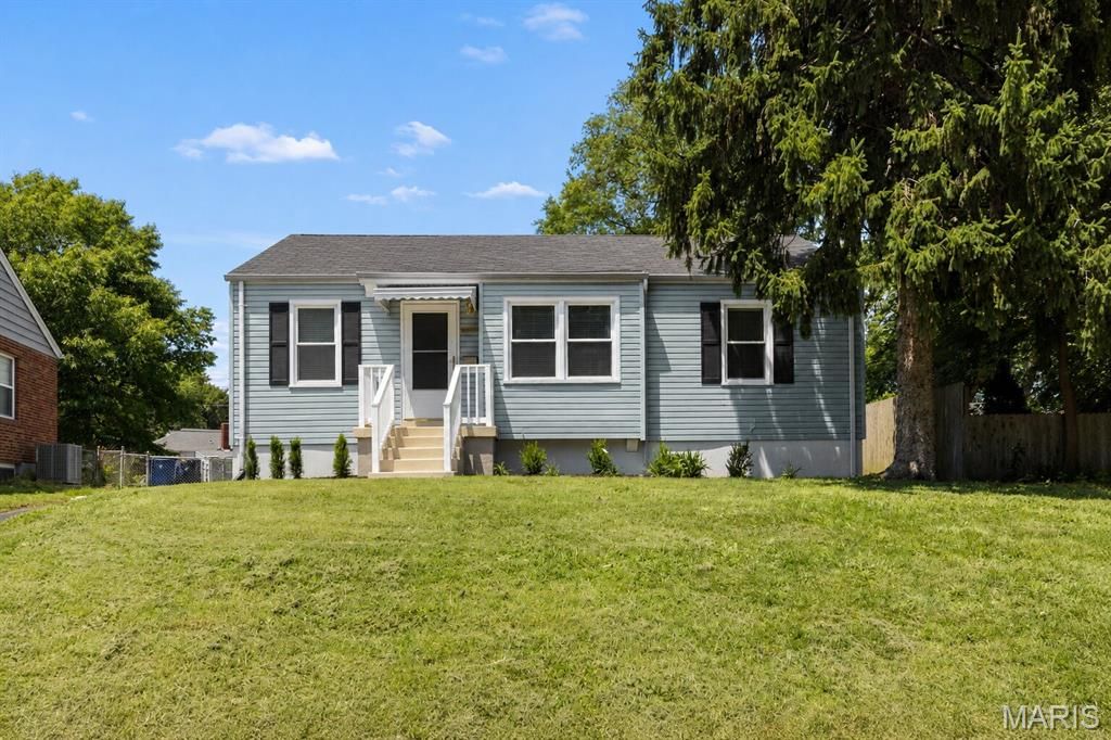 10509 Saint Henry Lane, St Ann, MO 63074