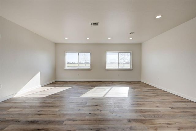 1605 S Broadway Avenue, Moore, OK 73160
