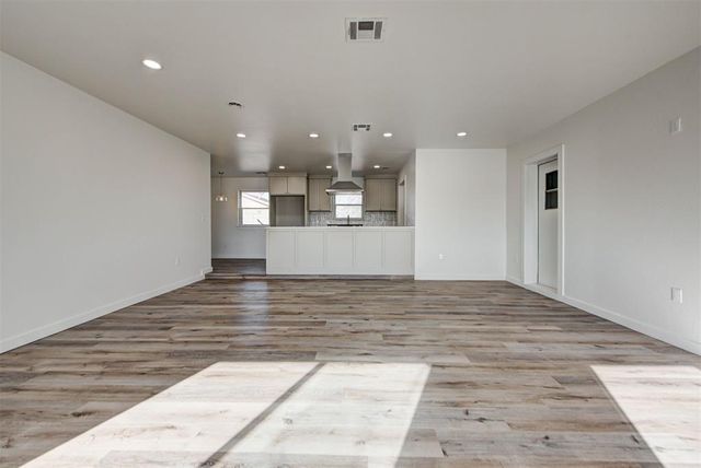 1605 S Broadway Avenue, Moore, OK 73160