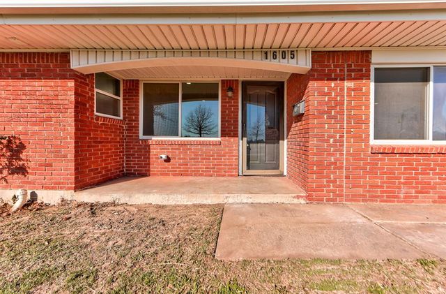 1605 S Broadway Avenue, Moore, OK 73160