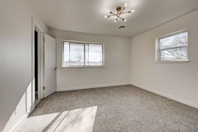 1605 S Broadway Avenue, Moore, OK 73160