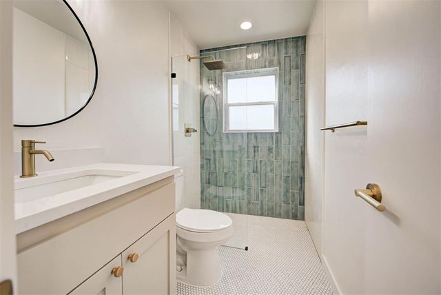 1605 S Broadway Avenue, Moore, OK 73160