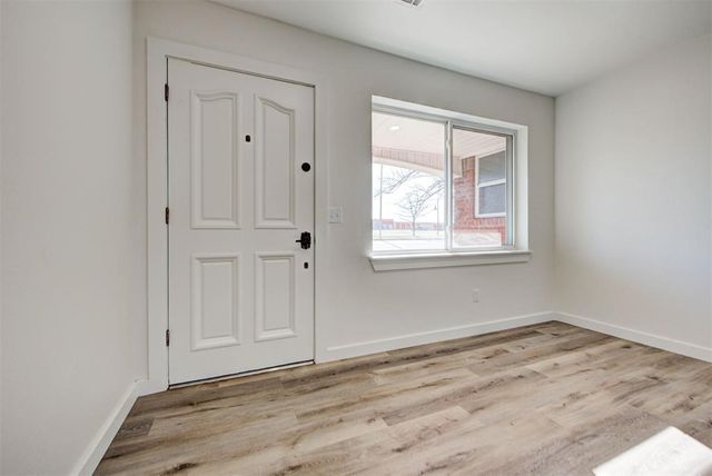 1605 S Broadway Avenue, Moore, OK 73160