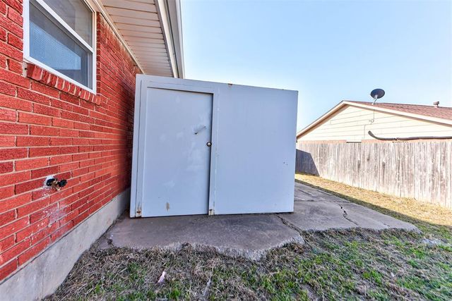 1605 S Broadway Avenue, Moore, OK 73160