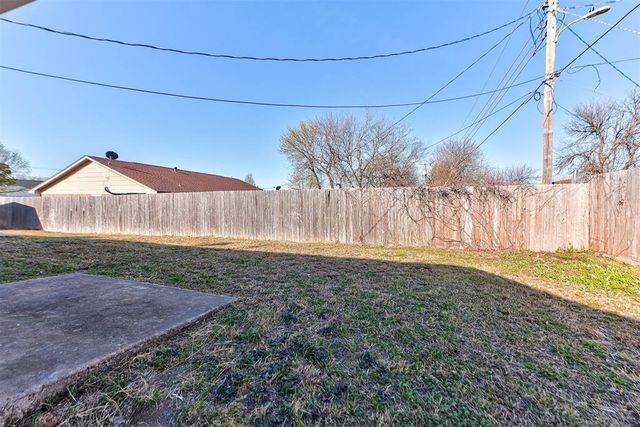 1605 S Broadway Avenue, Moore, OK 73160