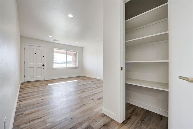 1605 S Broadway Avenue, Moore, OK 73160