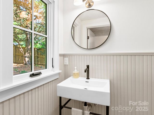 18 Normandy Road, Asheville, NC 28803