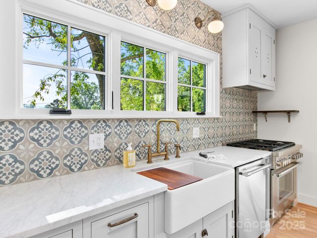 18 Normandy Road, Asheville, NC 28803