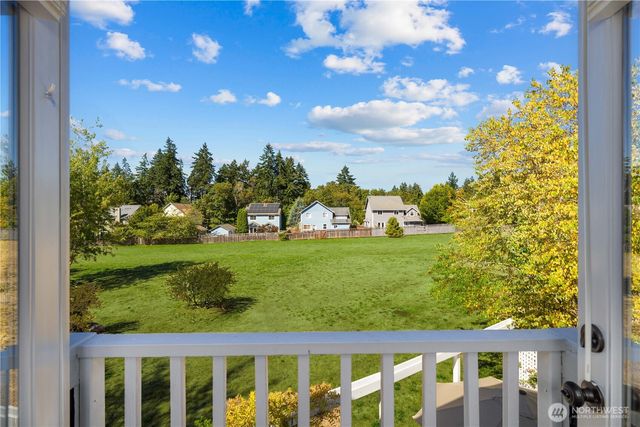 1827 Parade Grounds Avenue NE, Bainbridge Island, WA 98110