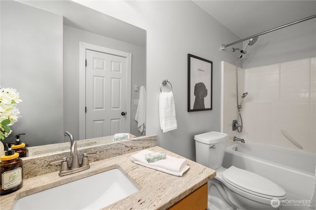 1827 Parade Grounds Avenue NE, Bainbridge Island, WA 98110