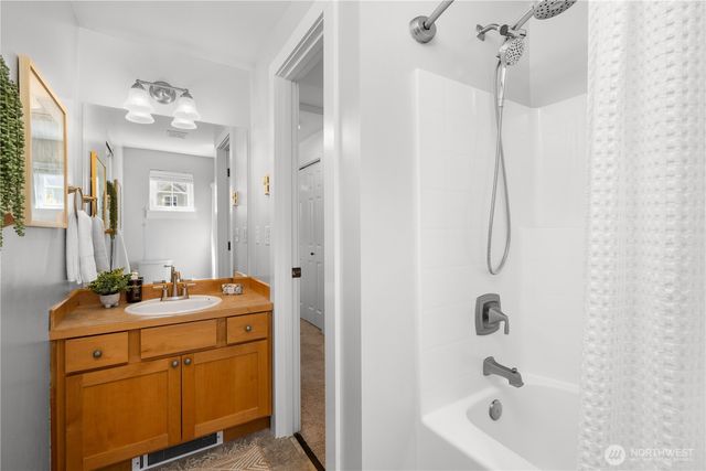 1827 Parade Grounds Avenue NE, Bainbridge Island, WA 98110