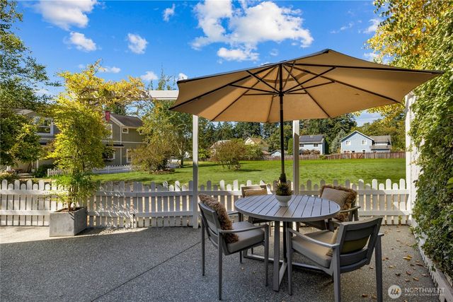 1827 Parade Grounds Avenue NE, Bainbridge Island, WA 98110