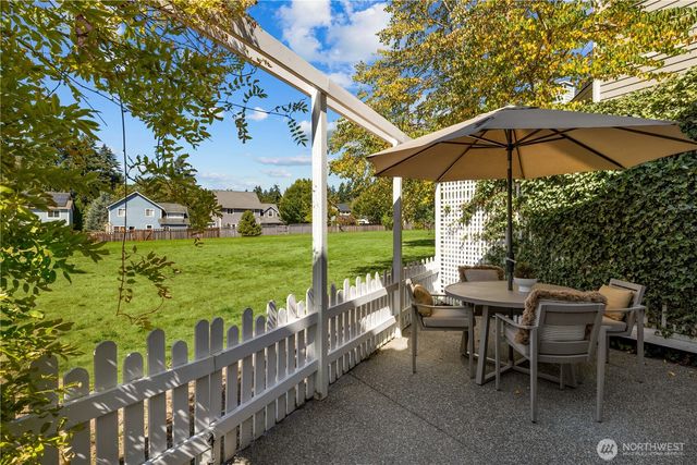 1827 Parade Grounds Avenue NE, Bainbridge Island, WA 98110