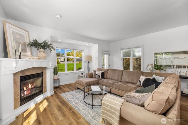 1827 Parade Grounds Avenue NE, Bainbridge Island, WA 98110