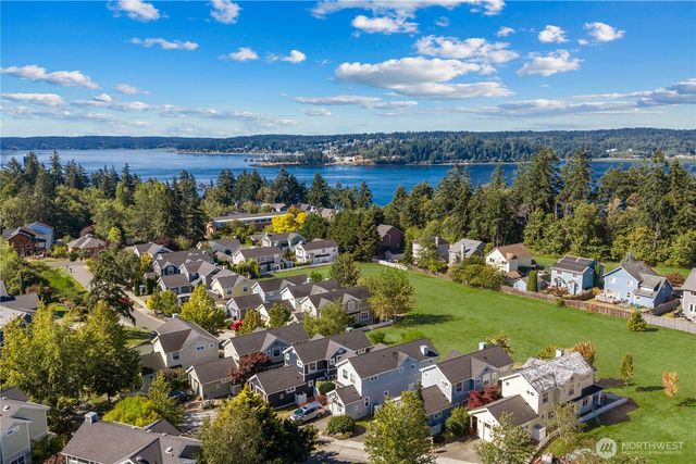 1827 Parade Grounds Avenue NE, Bainbridge Island, WA 98110