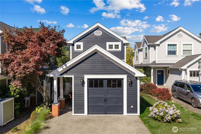 1827 Parade Grounds Avenue NE, Bainbridge Island, WA 98110