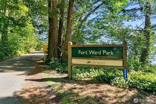 1827 Parade Grounds Avenue NE, Bainbridge Island, WA 98110