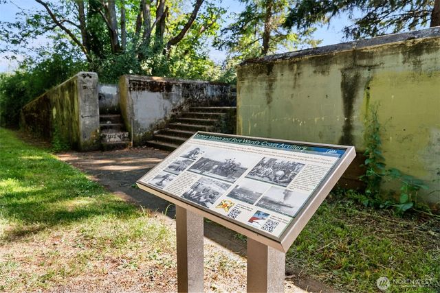 1827 Parade Grounds Avenue NE, Bainbridge Island, WA 98110