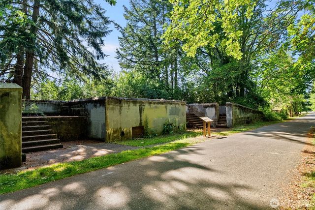 1827 Parade Grounds Avenue NE, Bainbridge Island, WA 98110