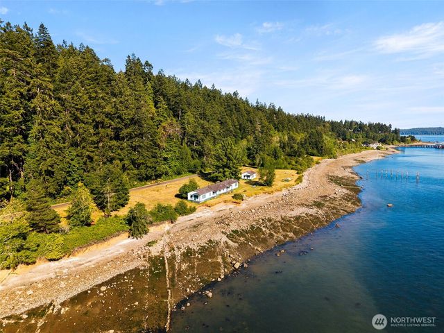 1827 Parade Grounds Avenue NE, Bainbridge Island, WA 98110
