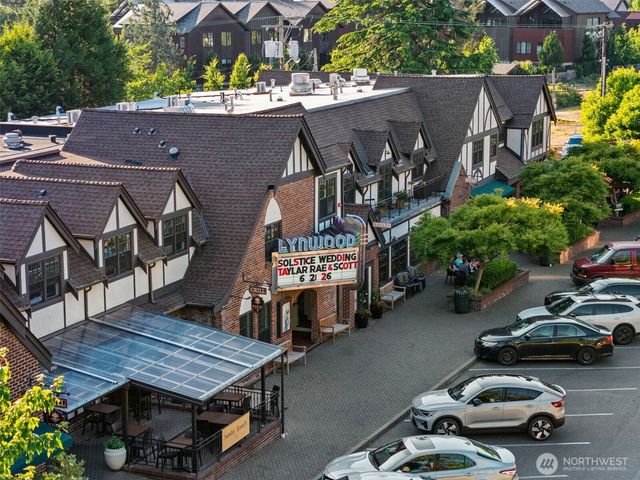 1827 Parade Grounds Avenue NE, Bainbridge Island, WA 98110
