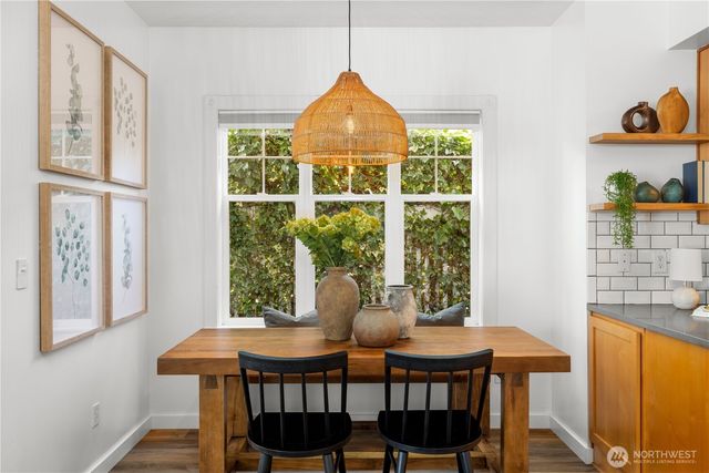 1827 Parade Grounds Avenue NE, Bainbridge Island, WA 98110