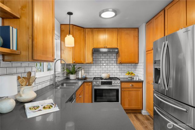 1827 Parade Grounds Avenue NE, Bainbridge Island, WA 98110