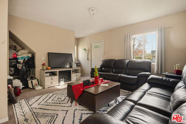 1331 12th Avenue, Los Angeles, CA 90019