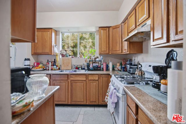 1331 12th Avenue, Los Angeles, CA 90019