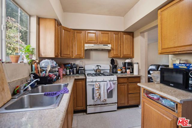 1331 12th Avenue, Los Angeles, CA 90019