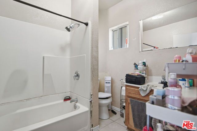 1331 12th Avenue, Los Angeles, CA 90019