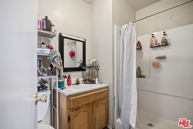 1331 12th Avenue, Los Angeles, CA 90019