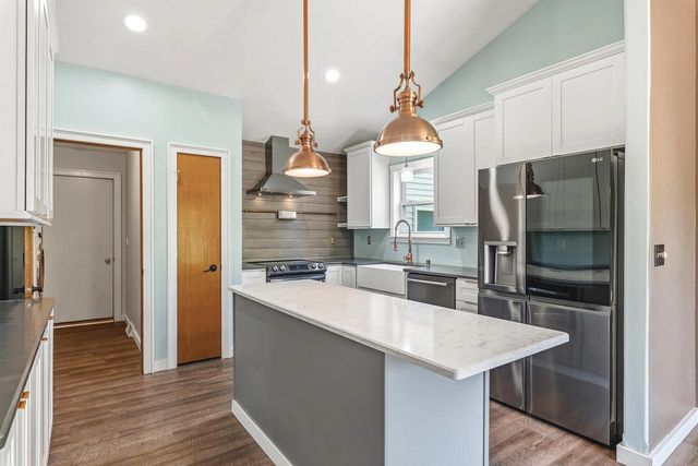 864 Mallinger DRIVE, Port Washington, WI 53074