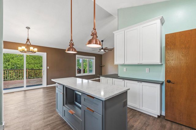 864 Mallinger DRIVE, Port Washington, WI 53074