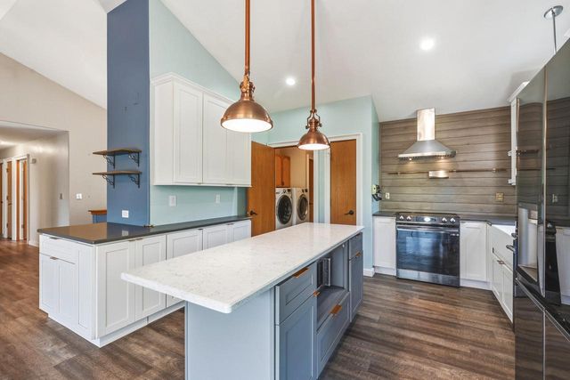 864 Mallinger DRIVE, Port Washington, WI 53074