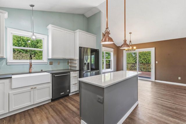 864 Mallinger DRIVE, Port Washington, WI 53074