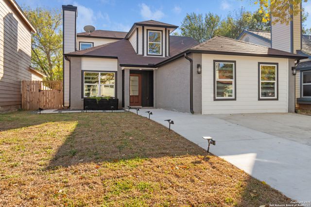 9346 Valley Hedge, San Antonio, TX 78250