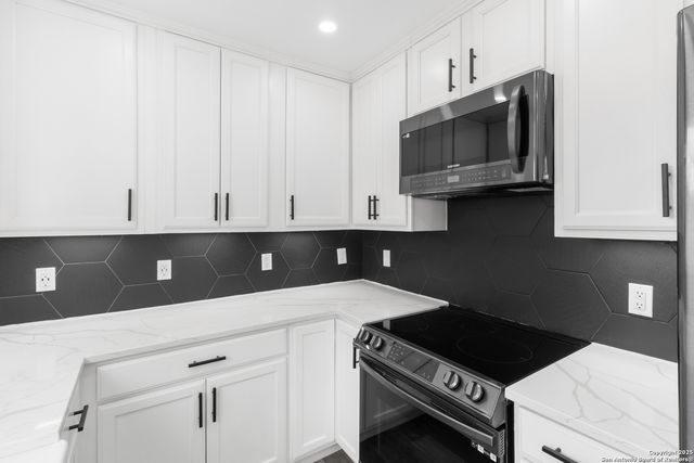 9346 Valley Hedge, San Antonio, TX 78250