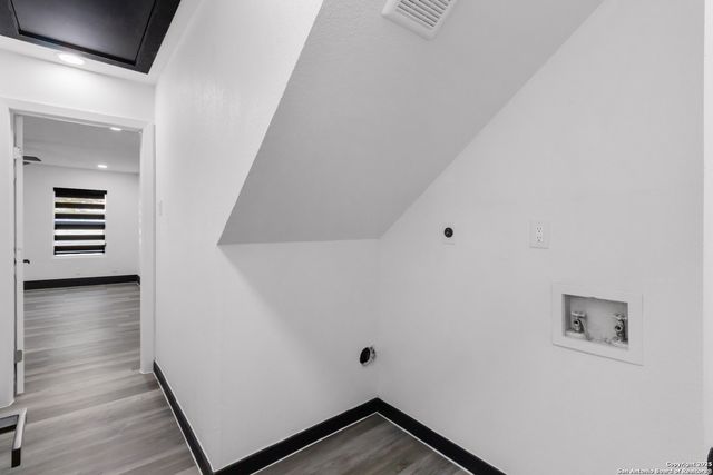 9346 Valley Hedge, San Antonio, TX 78250