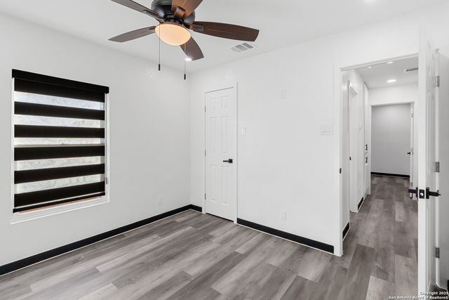 9346 Valley Hedge, San Antonio, TX 78250