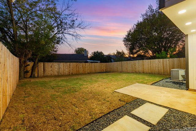 9346 Valley Hedge, San Antonio, TX 78250