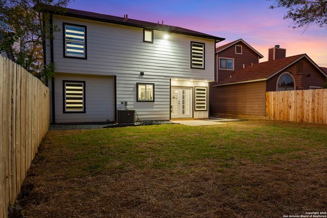 9346 Valley Hedge, San Antonio, TX 78250