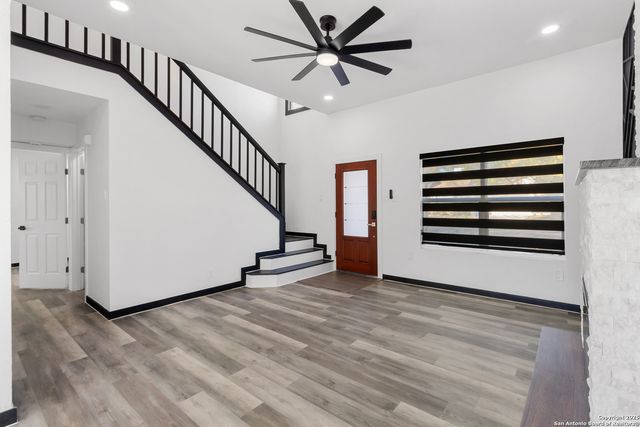 9346 Valley Hedge, San Antonio, TX 78250