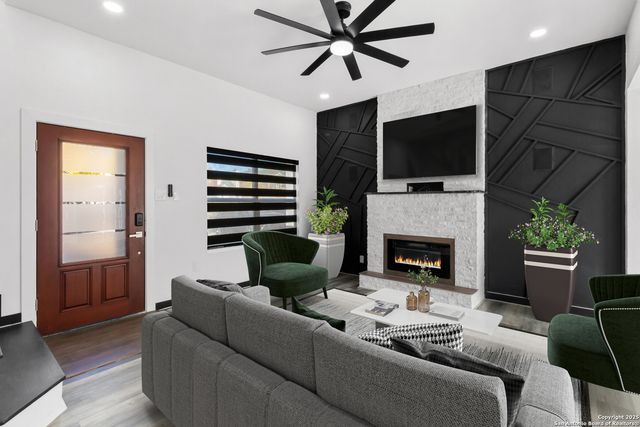 9346 Valley Hedge, San Antonio, TX 78250