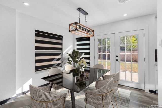 9346 Valley Hedge, San Antonio, TX 78250